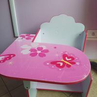 Scrivania rosa bambina con fiori e farfalle