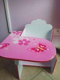 Scrivania rosa bambina con fiori e farfalle