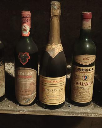 Bottiglie di vino vintage anni '60/'70