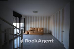 GRAZIOSO APPARTAMENTO, PIANO ALTO, TARANTO