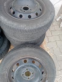 n.4 pneumatici montati su cerchi mis.185/60R15 88h