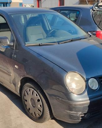 Volkswagen polo 9N anno 2004 ricambi usati