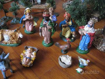 Presepe completo con molti pezzi