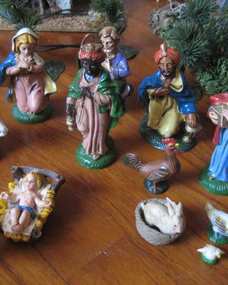 Presepe completo con molti pezzi