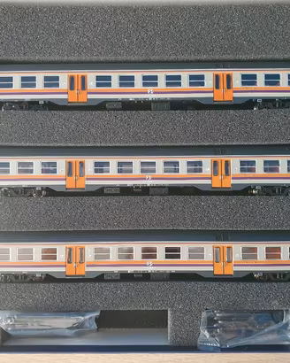 Set tre carrozze MDVC Vitrains 1058 illuminate