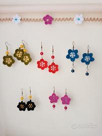 orecchini con fiore lavorato su un bottone 