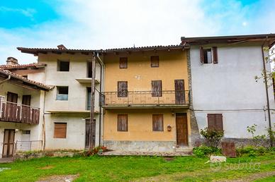 PORZIONE DI CASA CON TERRENO