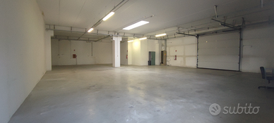 Magazzino con uffici opzionali