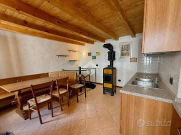 2 LOCALI A PONTE DI LEGNO