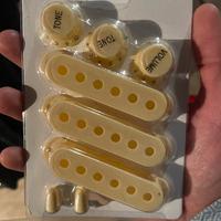 Plastiche fender stratocaster color crema