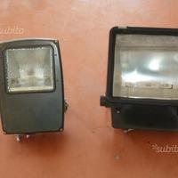 Coppia di fari per illuminazione esterna