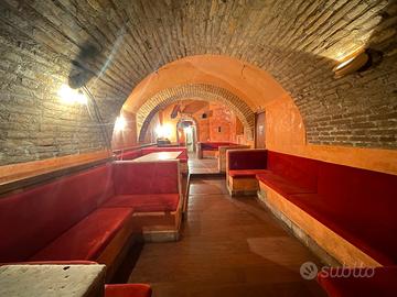 Prati cavour - locale commerciale su due livelli