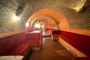 Prati cavour - locale commerciale su due livelli