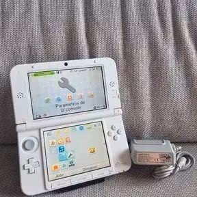 Nintendo 3DS XL bianco con caricatore