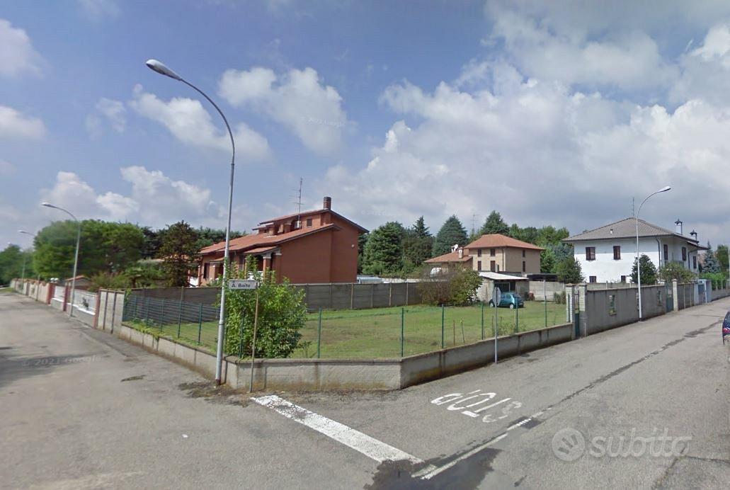 Land, 700 m²