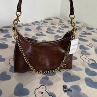 Borsa a spalla color bordeaux Coach.