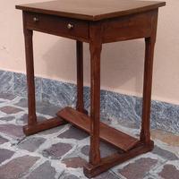 Piccola scrivania in legno
