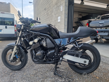 Yamaha FZS 600 cafe race