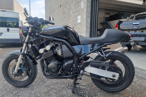 Yamaha FZS 600 cafe race