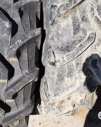 Coppia di pneumatici usati 12 4 20 Pirelli