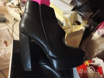 scarpe a stivaletto 