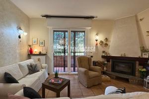 Trilocale ampio con doppi servizi, camino, box dop