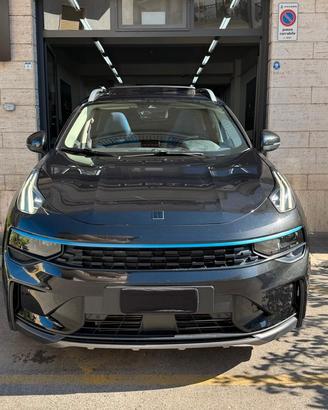Lynk&co 01 PHEV 261cv More