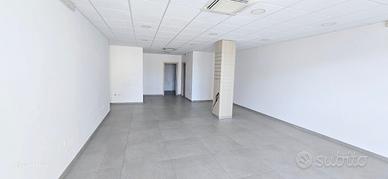 Mottola locale commerciale