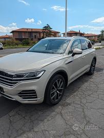 VW Touareg eHybrid 380cv | KM Certificati
