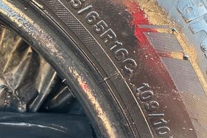 2 gomme  215/65/16C gratis