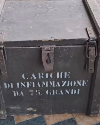 Cassa porta cariche militari
