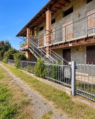 3 LOCALI A COSTA VOLPINO