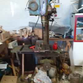 Trapano a colonna con slitte