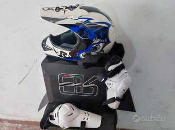  casco misura S più ginocchiere 