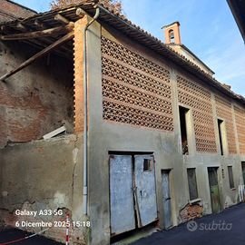 Garage con fienile e posto auto