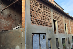 Garage con fienile e posto auto