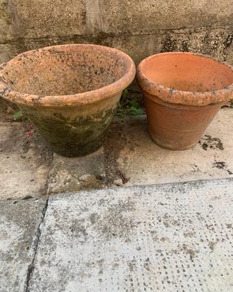 Vasi rotondi in terracotta