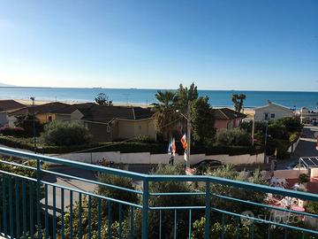 Appartamento con terrazza e vista mare