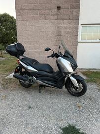 YAMAHA XmaX 125