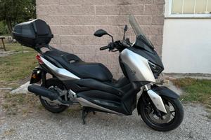 YAMAHA XmaX 125