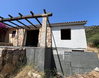 Villetta al rustico con ampio terreno