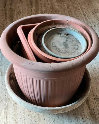 Vasi/sotto plastica/terracotta varie dim. e forme