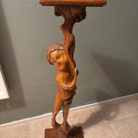 Colonna con putto in legno