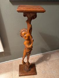 Colonna con putto in legno