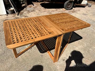 Tavolo pieghevole in legno massello di castagno