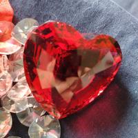 Cuore rosso con sacchetto di cuoricini Swarovski 