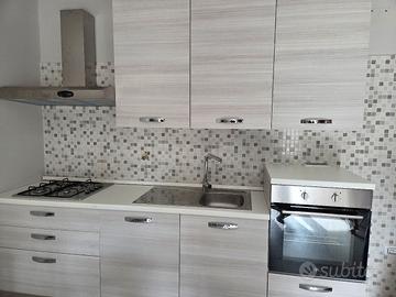 Cucina quasi NUOVA + Frigo Samsung + Cameretta (Bl