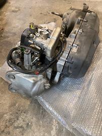 Blocco motore piaggio beverly 400 hpe
