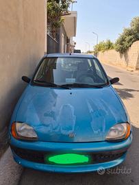 Fiat 600 azzurra 900 cilindrata benzina 2 porte