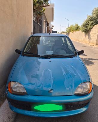 Fiat 600 azzurra 900 cilindrata benzina 2 porte